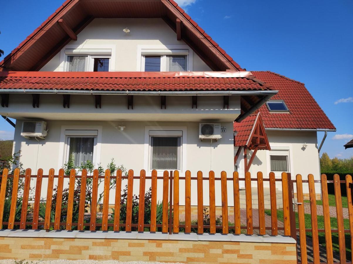 Badacsony Apartmanhaz Badacsonytomaj Exteriör bild
