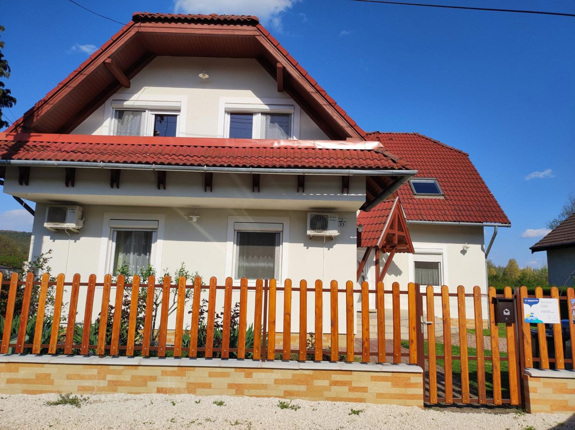 Badacsony Apartmanhaz Badacsonytomaj Exteriör bild